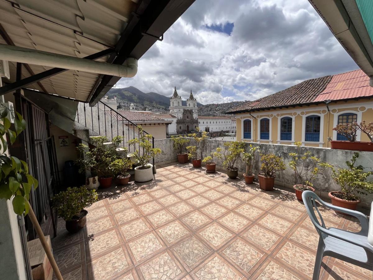 Hostal Benalcazar Кито Экстерьер фото